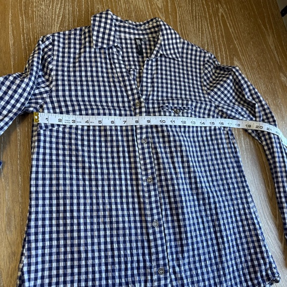 Kut From The Kloth Feena ButtonUp Roll Tab Textured Gingham Top Size M Navy Blue - Picture 6 of 13